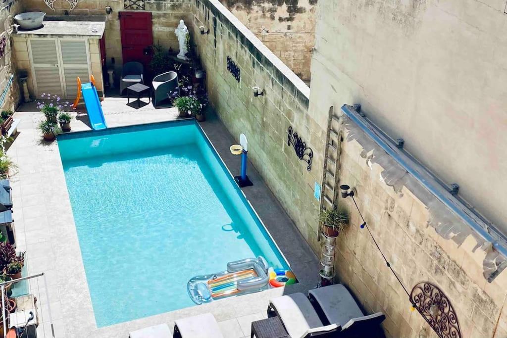 Free Breakfast, Pool, Spacious Aircon Hideaway Lägenhet Mosta Exteriör bild