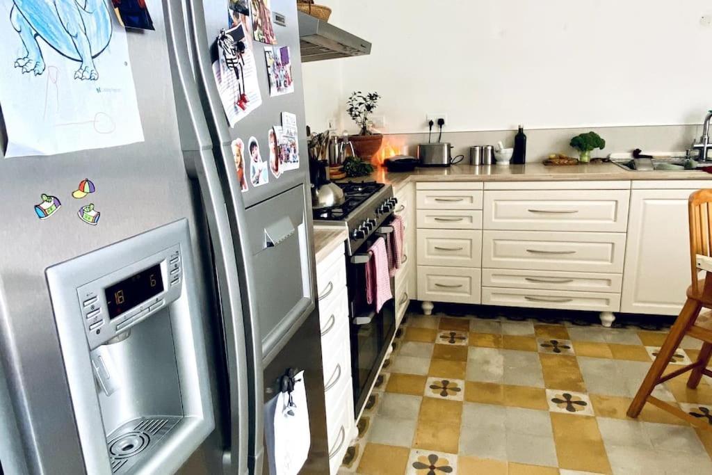 Free Breakfast, Pool, Spacious Aircon Hideaway Lägenhet Mosta Exteriör bild