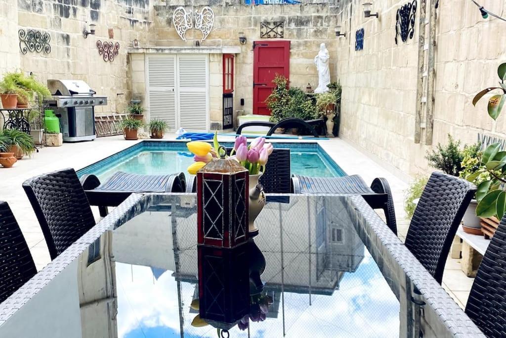 Free Breakfast, Pool, Spacious Aircon Hideaway Lägenhet Mosta Exteriör bild